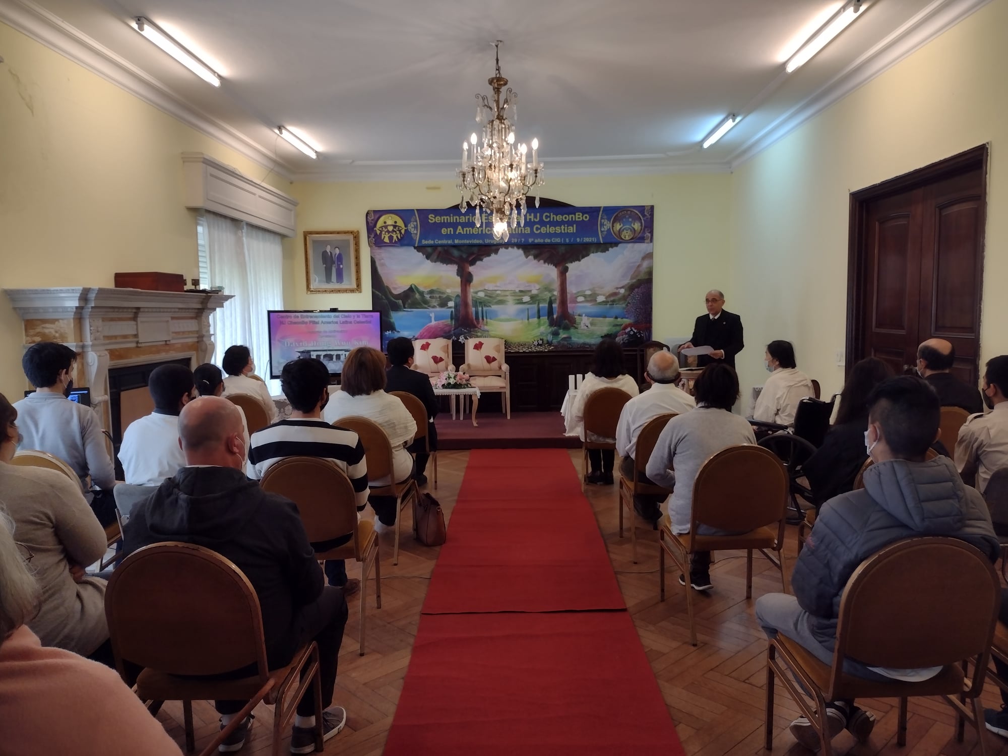 Seminario de la FFPUM: el público escucha al orador
